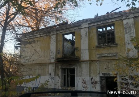 15.10.2023 Бакинская 21 в Самаре опять загорелся заброшенный дом